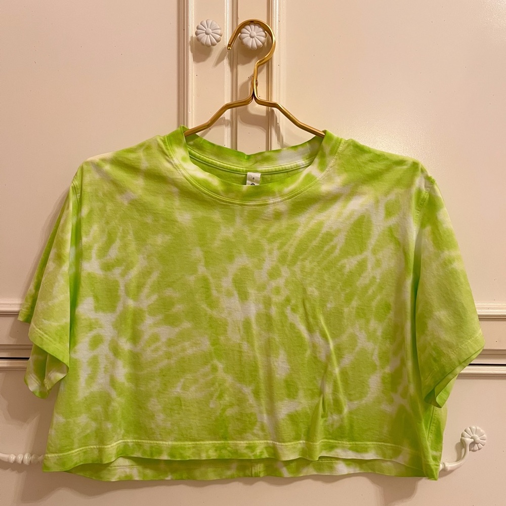 Lululemon All Yours Cropped Tee in Size 6